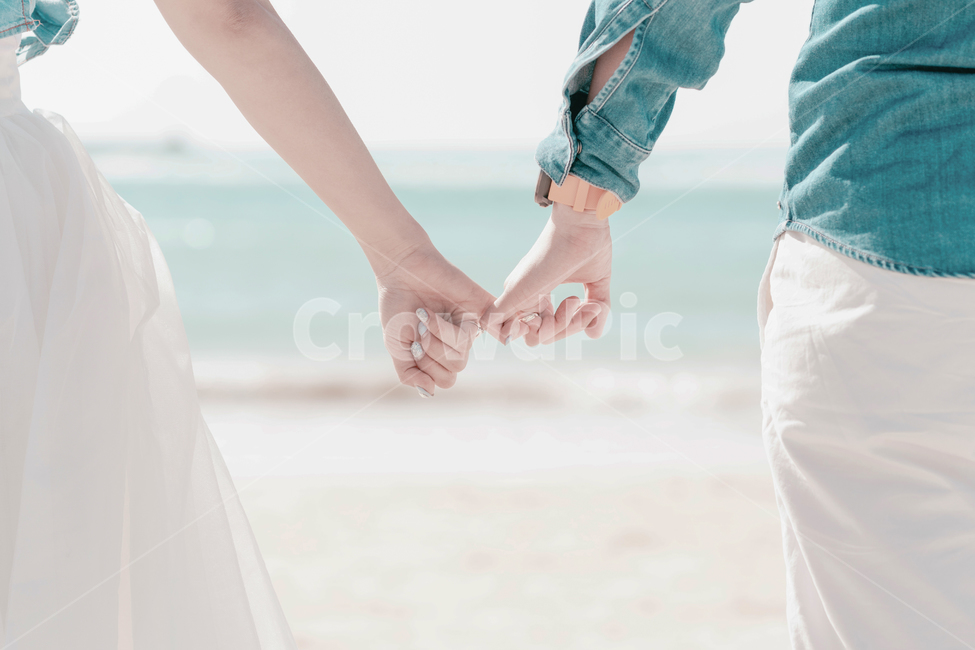손,사랑,커플,동양,동양인,연인,아시아인,동반자,손잡기,결혼,신혼여행,즐거움,행복,데이트,두손,손잡다,함께,나란히,연결,신체,일부,사람,바다,연인,커플,사랑,lover,couple,결혼,혼례,웨딩,wedding,marriage,marry