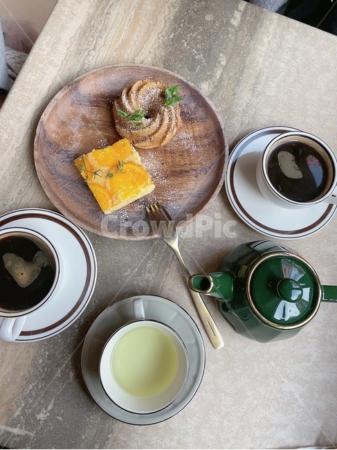 pottery,도기류,saucer,받침접시,카페,디저트,빵,차,tea,afternoontea