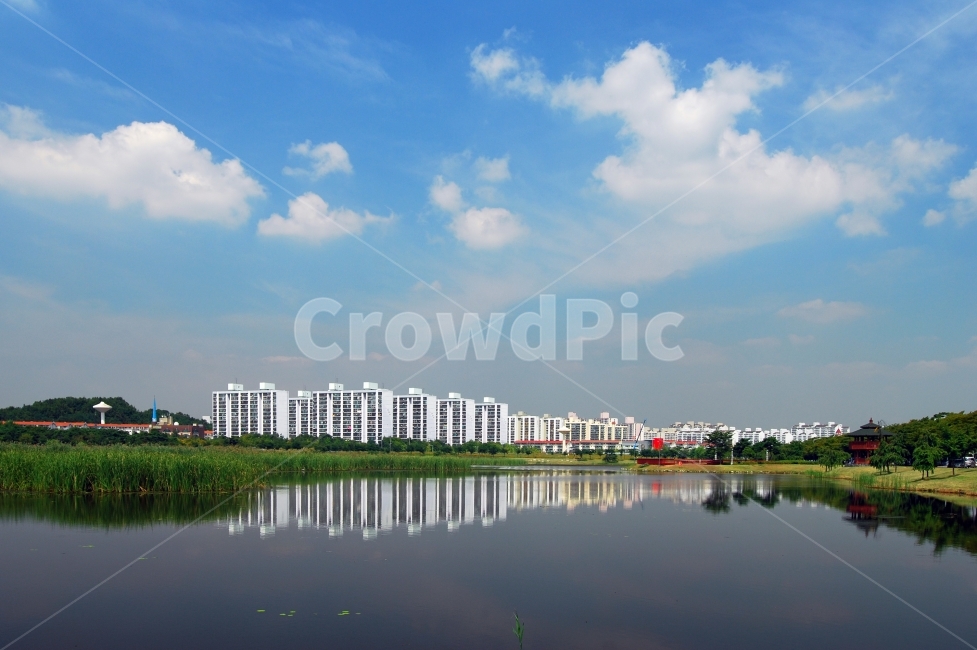 reflection,city,nature,lake park,real estate,dwelling,House,sperm,house,building,korea,sight,lake,apartment,park