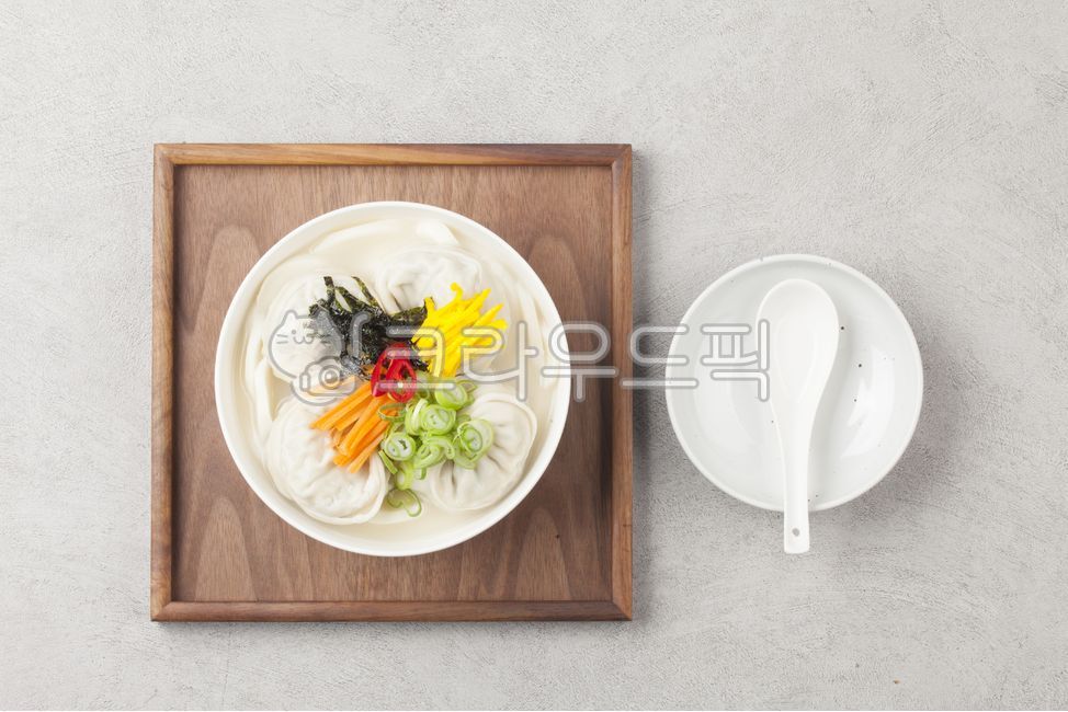 Tteokguk,tteokmanduguk,manduguk,mandu,garaetteok,gomyeong,seol food,holiday food,seolnal food,cooking