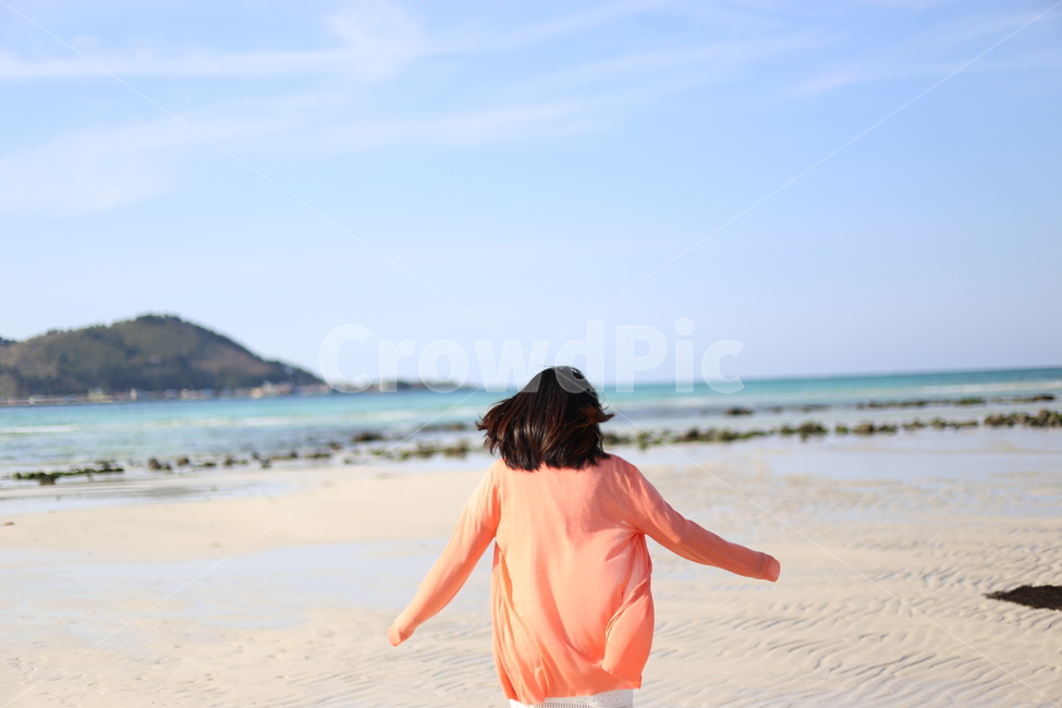 sea,바다,nature,자연,ocean,해안선,coast,연안,beach,여성,girl,women,background,back,blue,hair,단발머리,주황색옷,감성,beautiful,cute,happy,travel,island,바닷가,뒷모습,해변,바다,beach,sea,사람,인물,인간,human,person,여성,여자,woman,female,lady