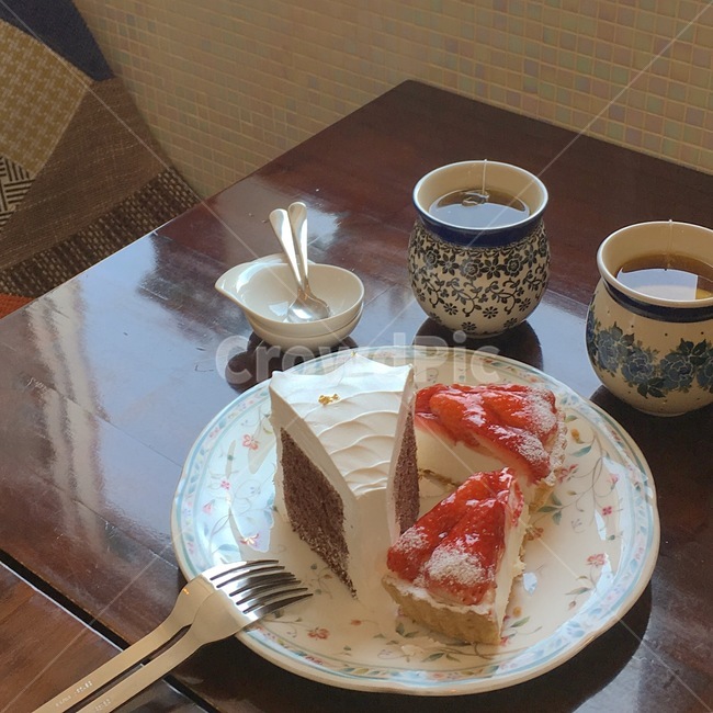 카페,티타임,디저트,차,찻잔,타르트,딸기타르트,케익,케이크,후식,tea,teatime,cake,tarte,dessert,teacup,음식,식재료,요리,food,cook,meal,dishes,food reserves,디저트,간식,후식,dessert,snack