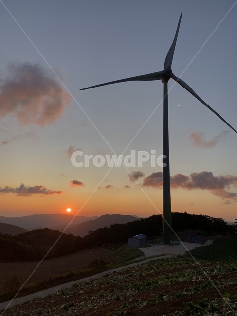 풍력발전소,해돋이,일출,자연,산,풍경,sunrise,sun,wind,구름,하늘