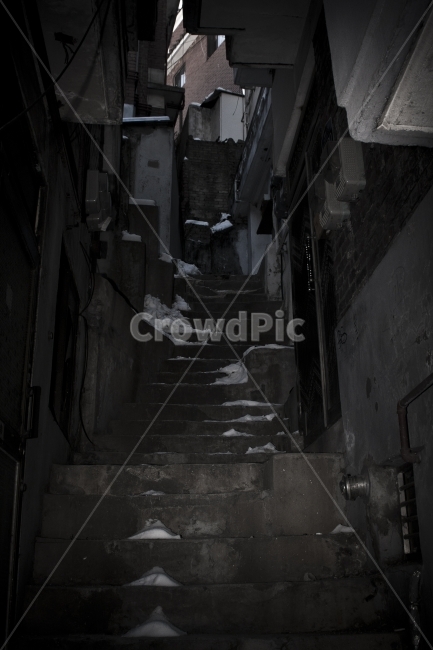 폐가,폐허,어두움,음침한,계단,desertedhouse,dark,겨울,계절,winter,season,골목길,alley,공포,호러,무서운,무서움,horror,terror,fear