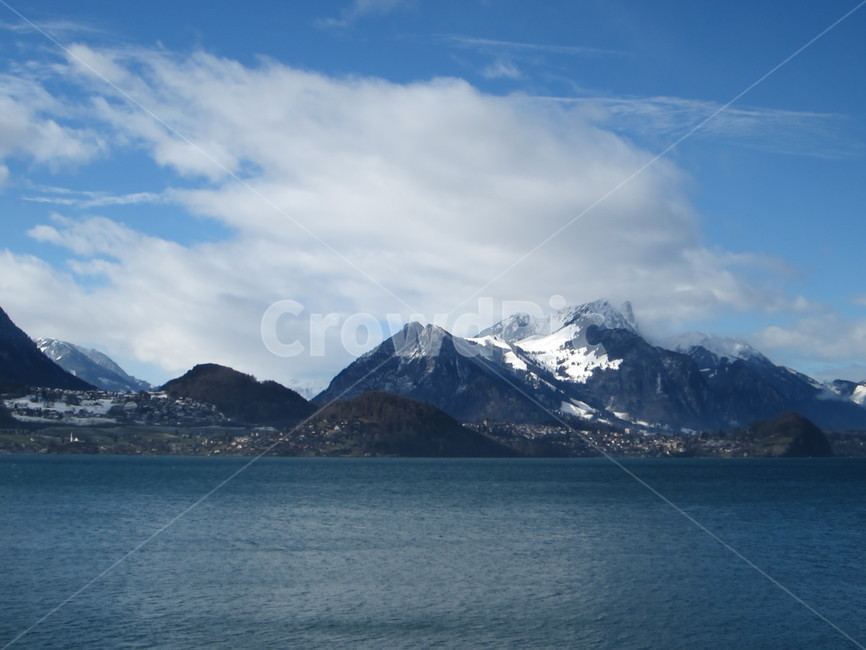 outdoors,옥외,land,nature,나라,자연,mountain,산,sea,바다,water,물,ocean,대양,mountainrange,shoreline,해안선,스위스,하늘,구름,눈