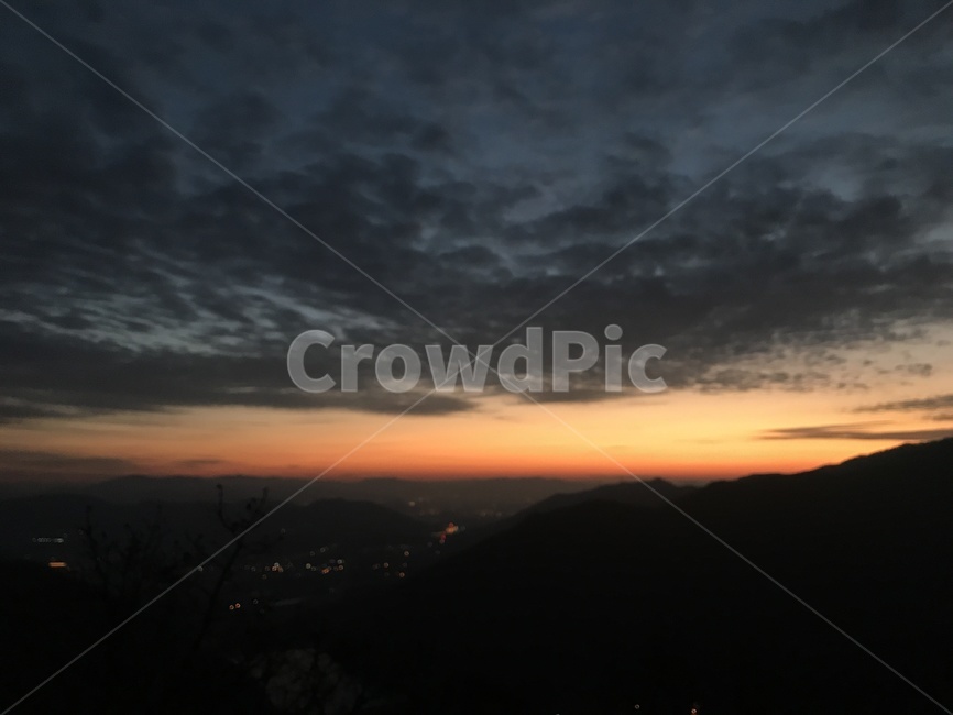 nature,자연,outdoors,옥외,dawn,새벽,redsky,붉은하늘,sky,하늘,일출,산,mountain,여명,구름,cloud