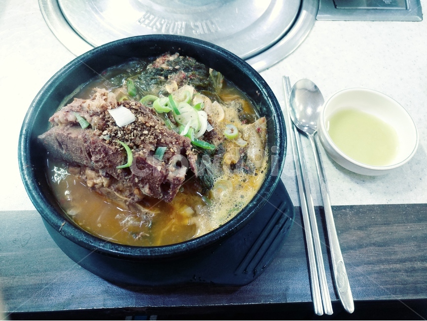 요리,식사,끼니,음식,한끼,두끼,세끼,아침,점심,저녁,포만감,식,따뜻,시원,그릇,상,식탁,받침,수저,숟가락,젖가락,용기,밥,반찬,국,냄새,음식,식재료,요리,food,cook,meal,dishes,food reserves,한식,한국음식,한국요리,korean food,korean dishes,korean meal,korean cook