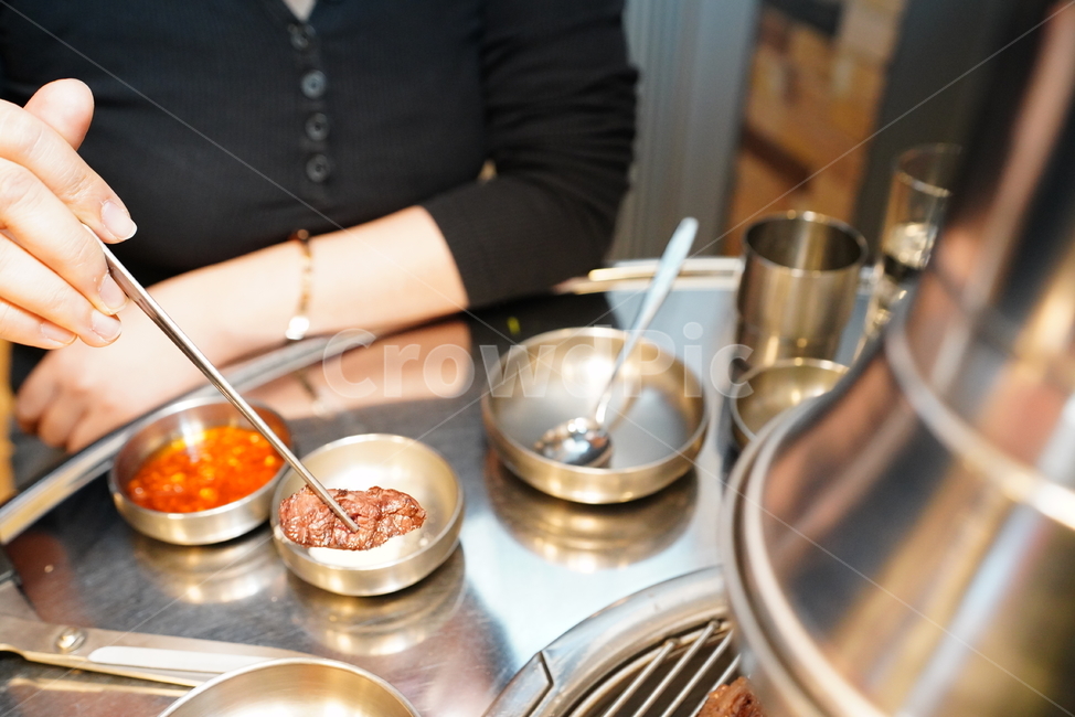 한우,육식,육류,고기,안주,먹거리,한식,음식,구이,food,meal,human,인간,식사,dish