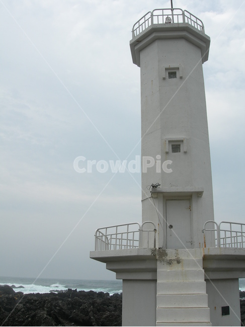 등대,바다,방파제,하얀,하늘,흰,파도,lighthouse,sea,white,sky,breakwater,seawall,wave,등대,lighthouse