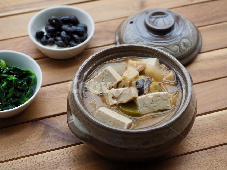 된장찌개,뚝빼기된장찌개,뚝빼기,두부,한국음식,식품,한식,한국문화,한국,배경,음식문화,웰빙,문화,아시아,아시아음식,전통,음식,요리,반찬,뜨거운음식,국물음식,음식,식재료,요리,food,cook,meal,dishes,food reserves,한식,한국음식,한국요리,korean food,korean dishes,korean meal,korean cook