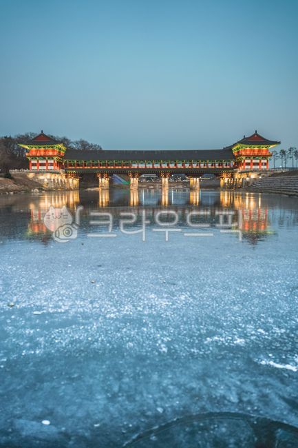 경주,월정교,야경,문화재,문화유산,전통문화재,결빙,ice,waterfront,워터프론트,겨울,한국관광지,관광지,한국명소,얼음