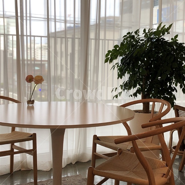 나무,의자,테이블,커튼,꽃,인테리어,실내디자인,interior design