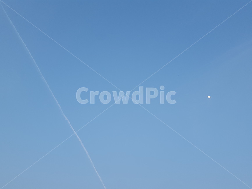 하늘,활주로,비행기,파린색,달,감성,sky,airplanerunaway,mood,landscape,feeling,sensible,blue,moon
