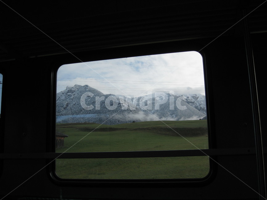 window,창문,차창,겨울,마을,nature,자연,outdoors,옥외,plant,식물,tree,나무,눈,snow,초원,green,벌판,산,mountain,설산