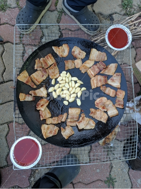 솥뚜껑,삼겹살,외식,캠핑,돼지고기,바베큐,bbq