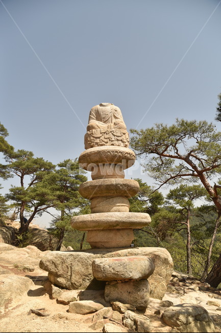 불상,석불상,경주,남산,신라시대,돌,석물,기념물,예배대상,종교,불교