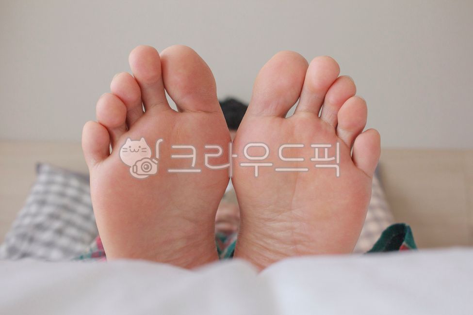 sole,rest,Cleanliness,foot health,heels,stay at home,bare foot,foot shape,toe,inside,clean,body,house,comfort,room,Bangkok,flat feet,Correct posture,healthy,comfortable,foot,toes