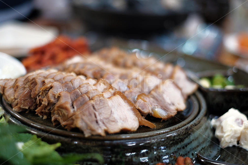 보쌈,윤기,고기,살코기,음식,요리,식사,음식,식재료,요리,food,cook,meal,dishes,food reserves,육류,고기,meat,한식,한국음식,한국요리,korean food,korean dishes,korean meal,korean cook