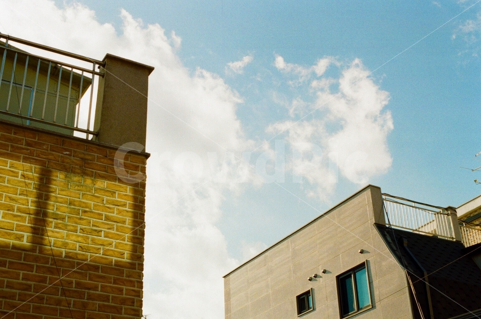 하늘,구름,건물,동네,집,그림자,화창한,감성사진,필름사진,sky,cloud,sensitive,film,건축물,건물외관,exterior,building,structure,architecture,construction