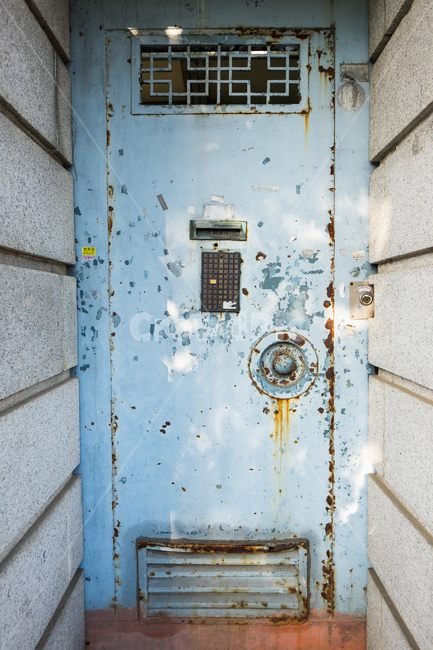 door,문,녹,녹슨,old,entrance,skyblue,하늘색