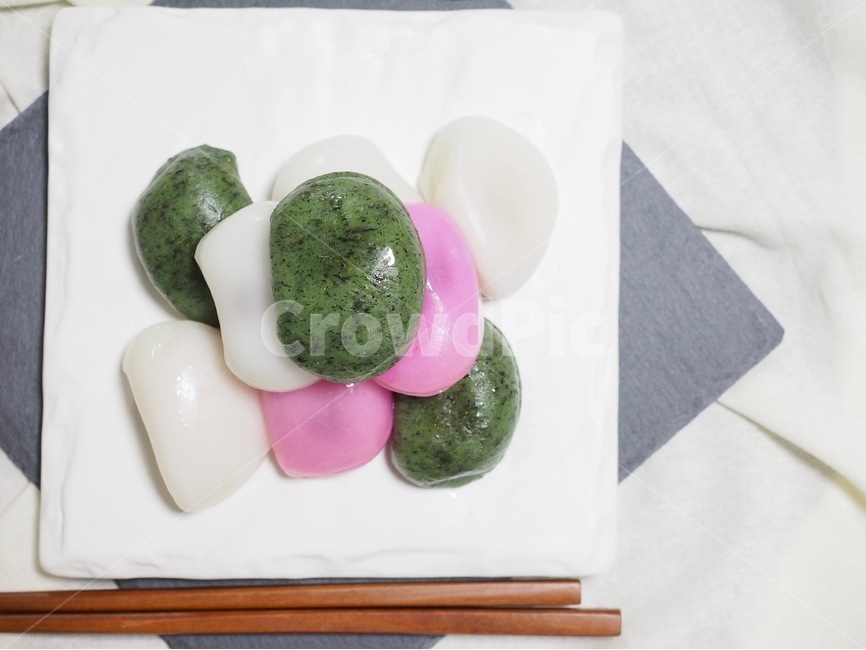 한국음식,식품,한식,한국문화,음식,한국,배경,웰빙,문화,아시아,아시아음식,접시,전통,설날,추석,젓가락,송편,바람떡,쑥떡,명절,명절음식,추석음식,설날음식,떡,음식문화,음식,식재료,요리,food,cook,meal,dishes,food reserves,한식,한국음식,한국요리,korean food,korean dishes,korean meal,korean cook,디저트,간식,후식,dessert,snack