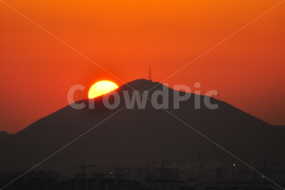 한국,하늘공원,해질녘,태양,산,붉은태양,상암동,자연,풍경,Korea,skypark,sunset,view,landscape,sun,red,mountain,도시,풍경,city,landscape,nature,outdoors,옥외,sky,하늘,일몰,dawn,새벽,red sky,붉은 하늘,dusk,황혼