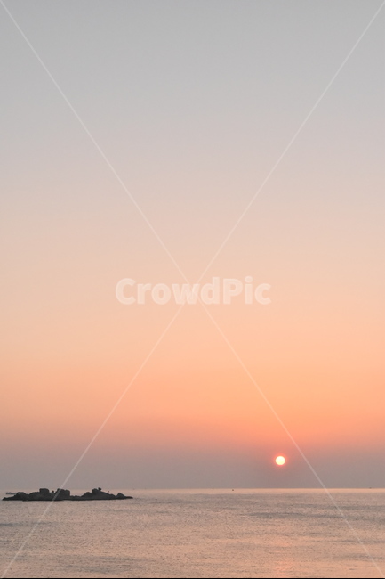 일출,바다,하늘,노을,일몰,동해,속초,섬,겨울,여행,붉은,그라데이션,sunset,sea,sky,sun,낭만,자연,풍경,nature,landscape,색깔,색상,색채,색감,color sense,color sensitivity,feeling of color,outdoors,옥외