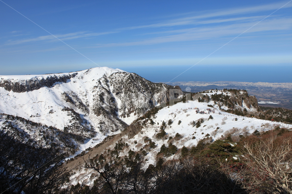 한라산,자연,풍경,겨울,산,눈,국립공원,하늘,겨울,계절,winter,season,자연,풍경,nature,landscape,한국자연풍경,한국자연경관,korea nature landscape,제주도,jeju,jeju island,outdoors,옥외,mountain,mountain range,산맥,ice,얼음,빙