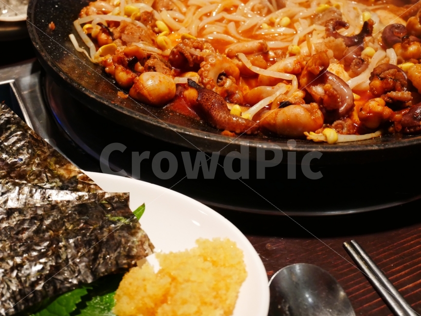 매운음식,빨간,쭈꾸미,삼겹살,쭈꾸미삼겹살,매콤,붉은,깻잎,김,음식,식재료,요리,food,cook,meal,dishes,food reserves,한식,한국음식,한국요리,korean food,korean dishes,korean meal,korean cook