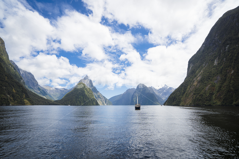 뉴질랜드,밀포드사운드,강,대자연,푸른하늘,하늘,크루즈,newzealand,river,lake,sky,자연,풍경,nature,landscape,해외,외국,세계,foreign,oversea,world,세계자연풍경,해외자연풍경,외국자연풍경,world nature landscape,water,물,shoreline,해안선,land,땅,outdoors,옥외,ocean,대양,sea,바다,promontory,곶,mountain,산
