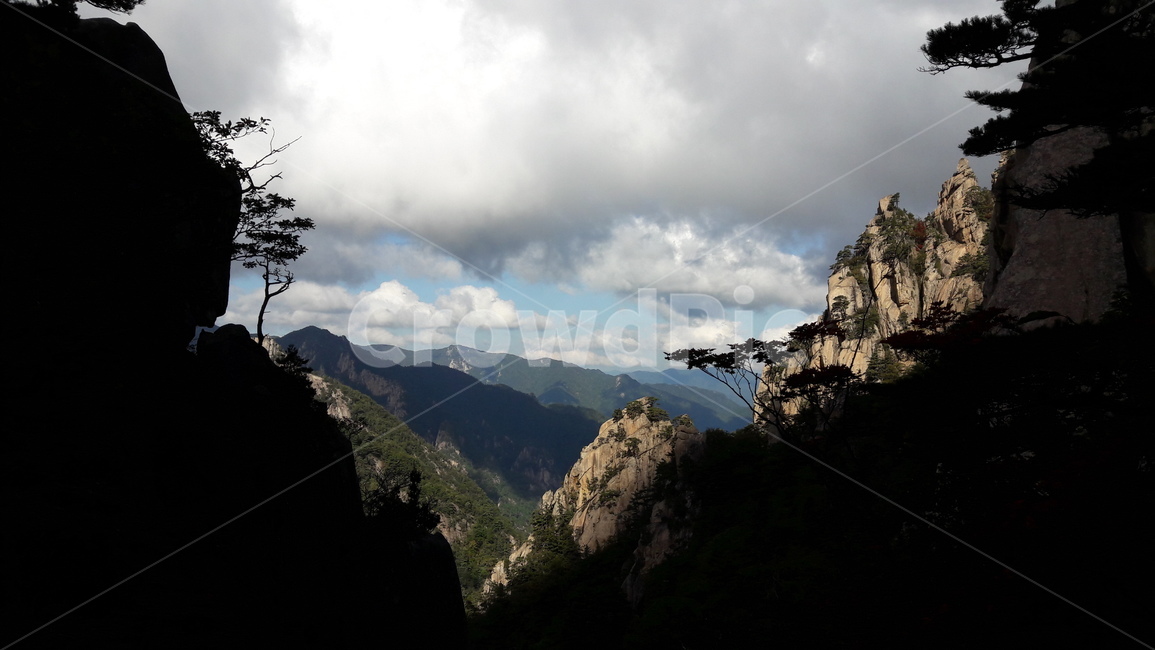 설악산,암벽,수렴동계곡,봉정암,구름,용이장성,자연,풍경,nature,landscape,한국자연풍경,한국자연경관,korea nature landscape,outdoors,옥외,mountain,산,cliff,낭떠러지