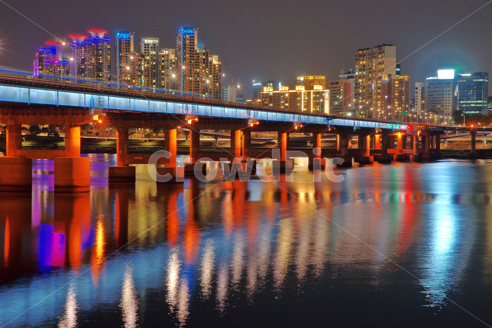 한남대교,한강다리,교량,경부고속도로,신사동,반영,야경,밤,풍경,nightscape,night,landscape,건축물,건물외관,exterior,building,structure,architecture,construction,metropolis,중심지,urban,어반,town,도시,city,시티,건물,road,도로,bridge,다리