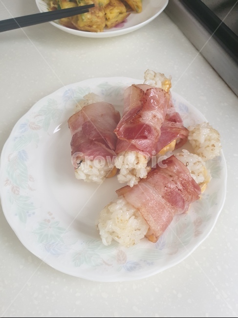 meal,bacon,trace,Bacon Cheese Roll