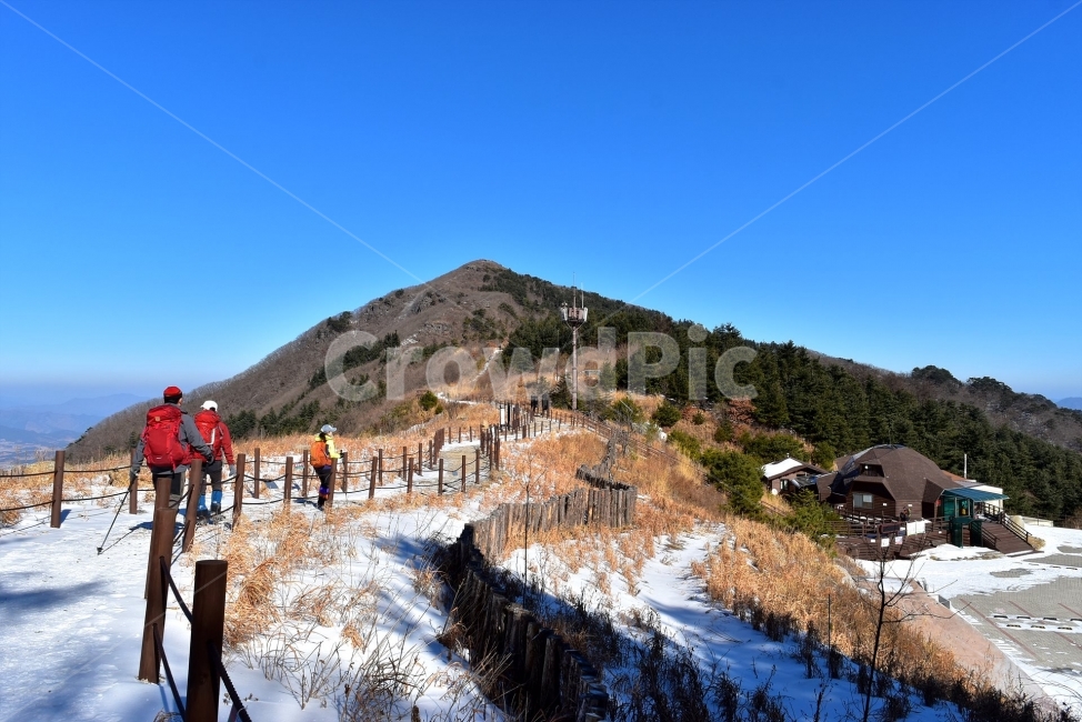 지리산,서북능선,노고단,풍경,비경,명산,국립공원,성삼재,묘봉치,만복대,고리봉,반야봉,천왕봉,정령치,세걸산,세동치,부운치,팔랑치,산행,등산,트레킹,National,Park,철쭉,파란,하늘,바래봉,사진,산그리메,산너울,명선봉,토끼봉,힐링,감성,전망,조망,아름다운,수려한,nature,landscape,겨울,계절,winter,season,자연,풍경,nature,landscape,한국자연풍경,한국자연경관,korea nature landscape,사람들,대중,군중,other people,crowd,여행,휴가,traveling,vacation,trip,스포츠,레저,운동,sports,leisure,exercise,건강,헬스웨어,헬스케어,healthware,health care,person,사람,human,인간,outdoors,옥외