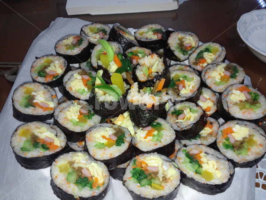 김밥,김,당근,오이,단무지,우엉,식사,소풍,시금치,음식,식재료,요리,food,cook,meal,dishes,food reserves