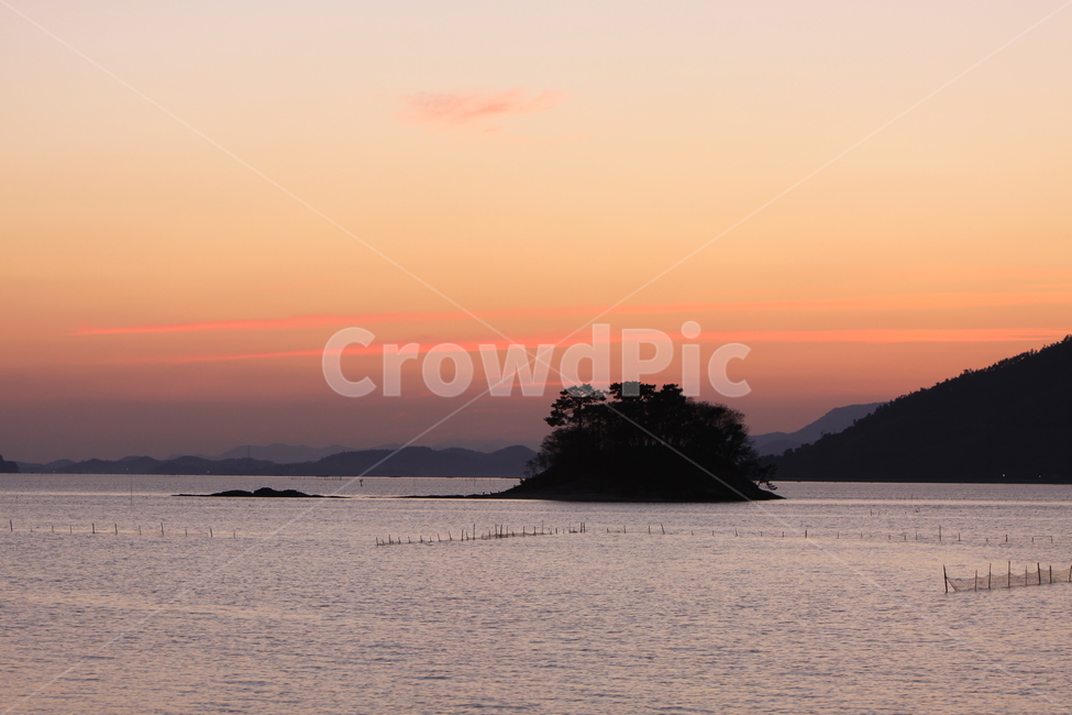 순천,와온해변,석양,노을,해넘이,그라데이션,바다,자연,풍경,nature,landscape,한국자연풍경,한국자연경관,korea nature landscape,실루엣,그림자,silhouette,shadow,land,땅,outdoors,옥외,water,물,shoreline,해안선,ocean,대양,sea,coast,연안