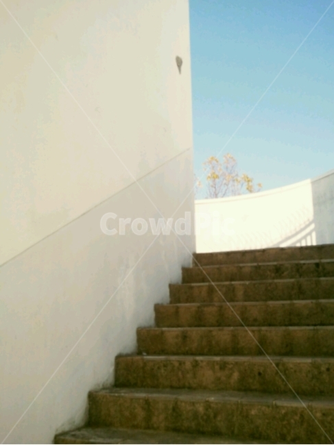 계단,하늘,파랑,하양,분위기,골목길,alley,staircase,banister,난간,handrail