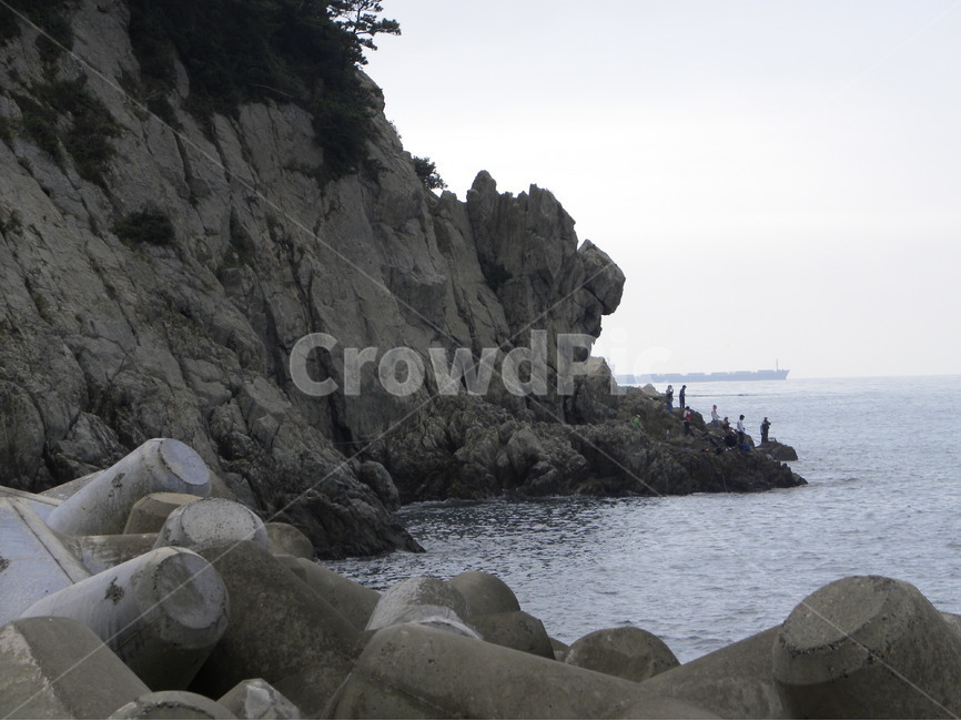 해안,절벽,방파제,낚시,해안절벽,바다,sea,seashorecliff,coast,fishing,breakwater,seawall,사람들,대중,군중,other people,crowd,여행,휴가,traveling,vacation,trip,스포츠,레저,운동,sports,leisure,exercise