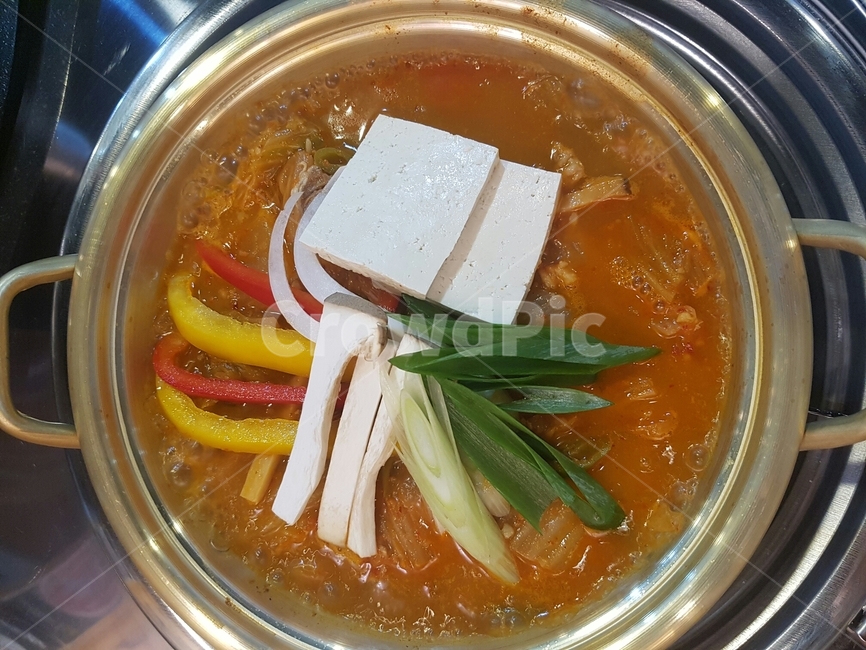 김치찌개,냄비김치찌개,묵은지찌개,김치전골,양은냄비김치찌개,음식,식재료,요리,food,cook,meal,dishes,food reserves,한식,한국음식,한국요리,korean food,korean dishes,korean meal,korean cook