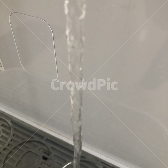 흔들림,수직,투명,뚫어지게,흐르다,졸졸,시냇물,정수기,물,water,상승,하강,물떨어지는,순간포착