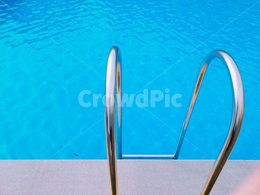 수영장,물놀이,휴가,야외수영장,물,수영,수영장안전봉,여행,파란색,하늘색,여름휴가,여름,힐링,휴식,즐거움
