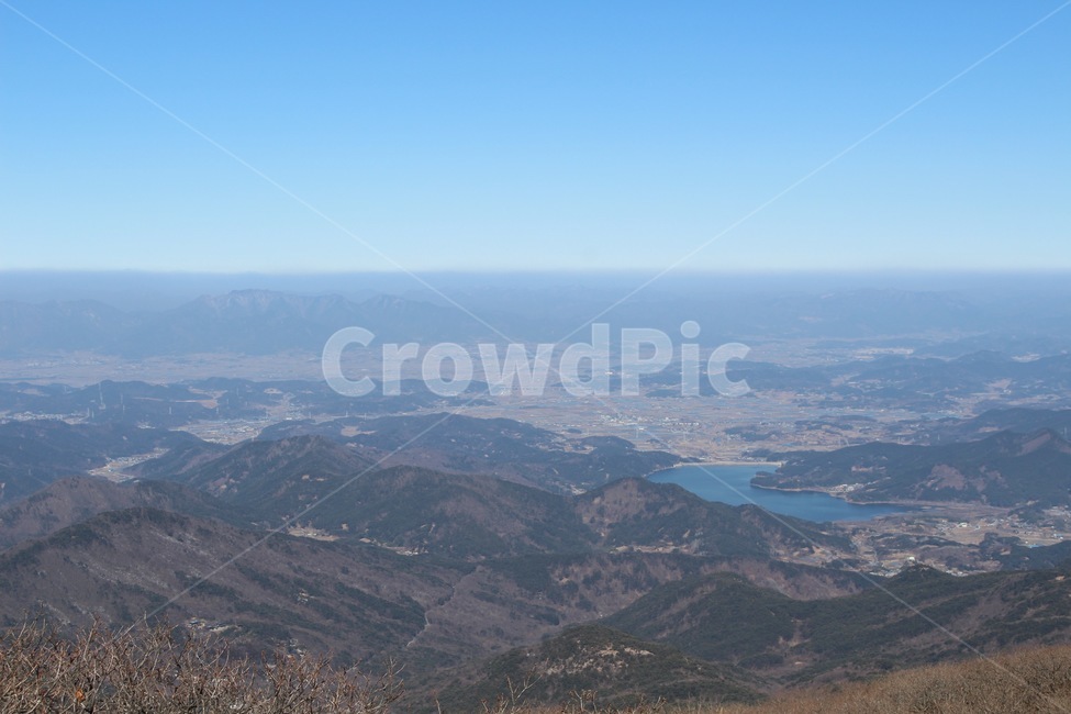 도시,도심,경계선,아파트,하늘,풍경,전경,경계,지평선,도시풍경,저수지,미세먼지,자연,풍경,nature,landscape,경치,outdoors,옥외,scenery,slope,경사