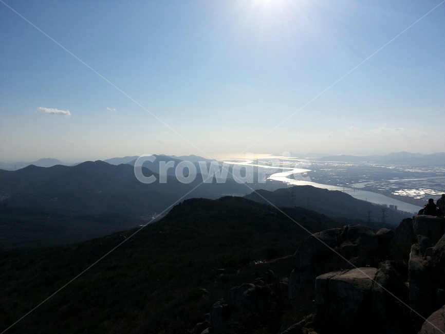 산꼭대기,하늘,햇빛,태양,등산,구름,역광,산,산맥,자연,풍경,경치,한국,부산,나무,강물,한국자연,부산경치,구덕산,busan,pusan,korea,busanmountain