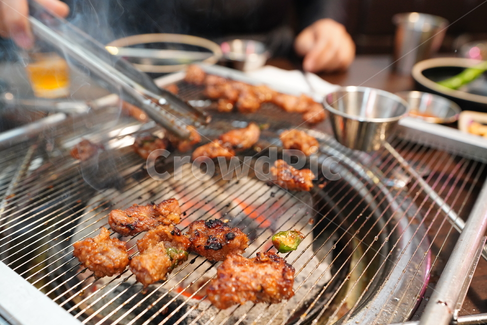 육식,육류,고기,돼지,갈비,갈빗살,불판,술안주,한식,먹거리,안줏거리,구이,음식,식사,음식,식재료,요리,food,cook,meal,dishes,food reserves,육류,고기,meat