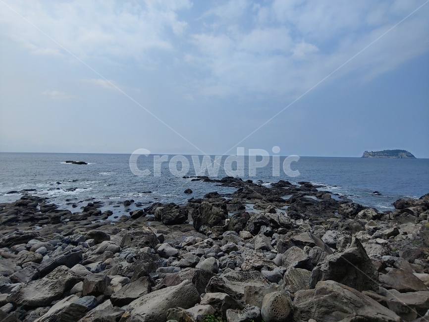바다,하늘,바위,해안,해변,섬,구름,파랑,회색,islan,sea,rock,stone,blue,sky,clouds
