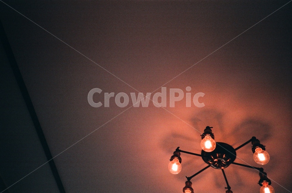 필름,필름사진,조명,빨간,빨간조명,천장,전구,film,filmphoto,light,redlight,ceiling