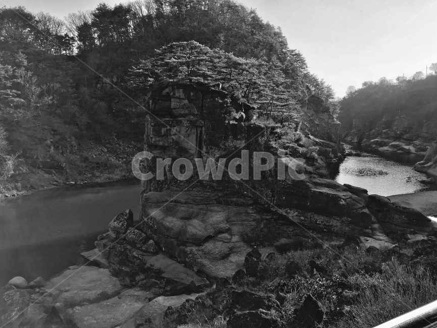 흑백,철원,고석정,강,암석,자연,풍경,nature,landscape,한국자연풍경,한국자연경관,korea nature landscape,흑백,모노톤,monochrome,black and white,outdoors,옥외