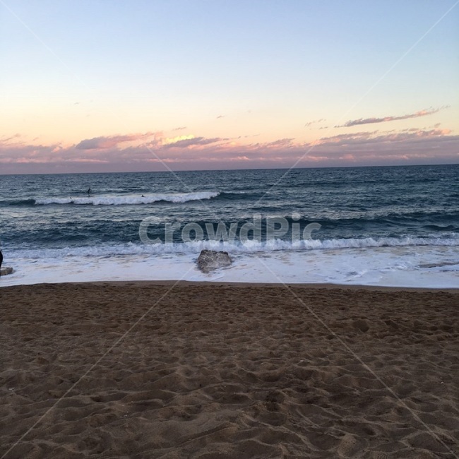 역동적인,active,파도,어스름,노을,해변,바르셀로나해변,일몰,sunset,beforesunset,비포선셋,모래,평화로운,breathtaking,휴식,휴양,휴양지,한적한,해변,바다,beach,sea