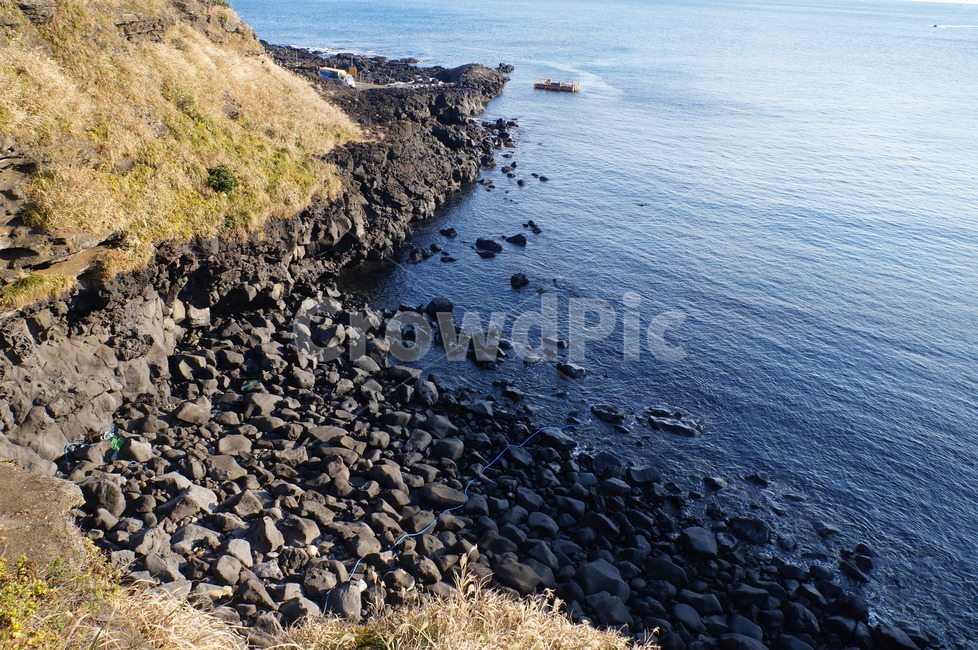 제주도,바다,겨울바다,절벽,파도,겨울,파란,한국,자연,풍경,nature,landscape,한국자연풍경,한국자연경관,korea nature landscape,제주도,jeju,jeju island,promontory,곶
