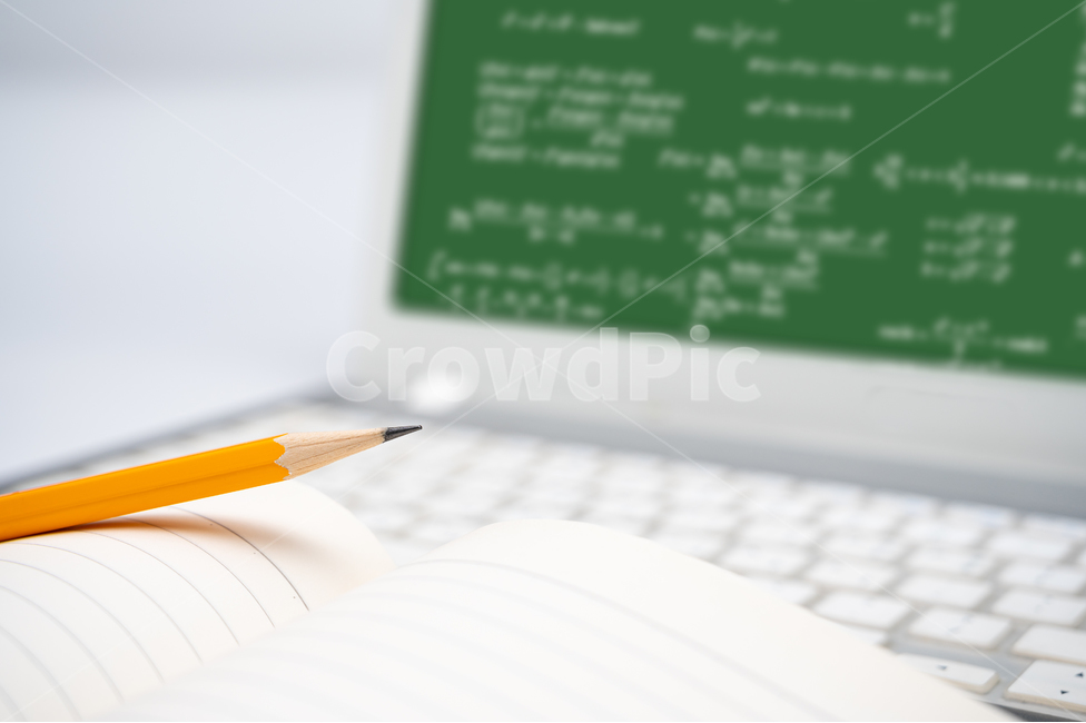 온라인,교육,인터넷,인강,인터넷강의,강의,이러닝,노트북,컴퓨터,기술,테크놀로지,공책,연필,필기구,키보드,노트,필기장,네트워크,코로나바이러스,코로나19,covid19,수학,과학,공부,학습,자율학습,가정교육,가정,디지털,ebook,학업,통신,커뮤니케이션,컨셉,개념,방학,개학,자기주도학습,통신교육,원격,학교,화면,사이버,대학,대학교,수업,coronavirus,배경,교육,학교,공부,education,learning,study,school